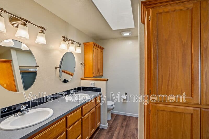 Salem House: 4468 Countryside Ct NE