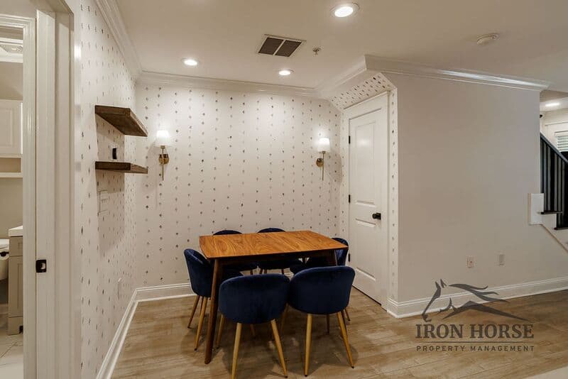 Athens House: 1035 BARNETT SHOALS RD