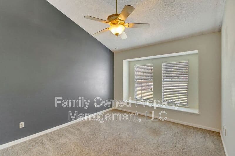 Summerville House: 106 Quest Street