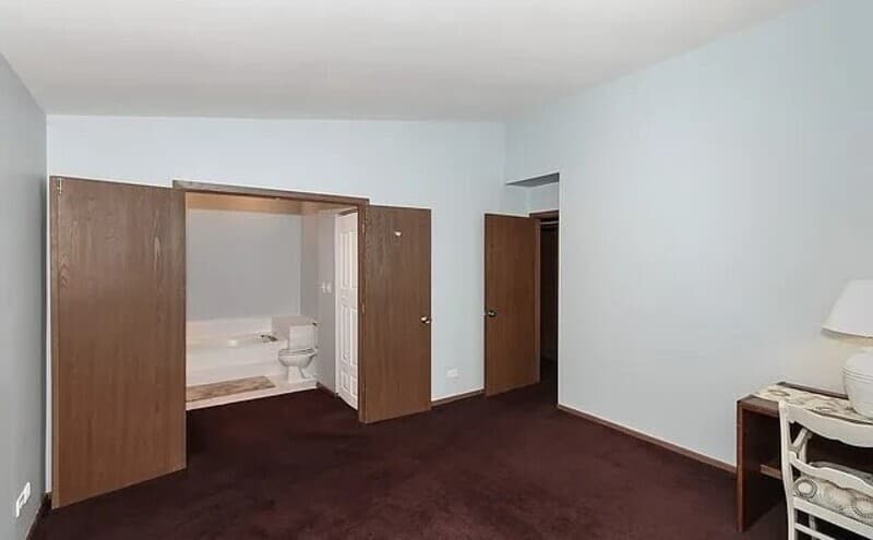 Schaumburg House: 1732 Chesapeake Ln