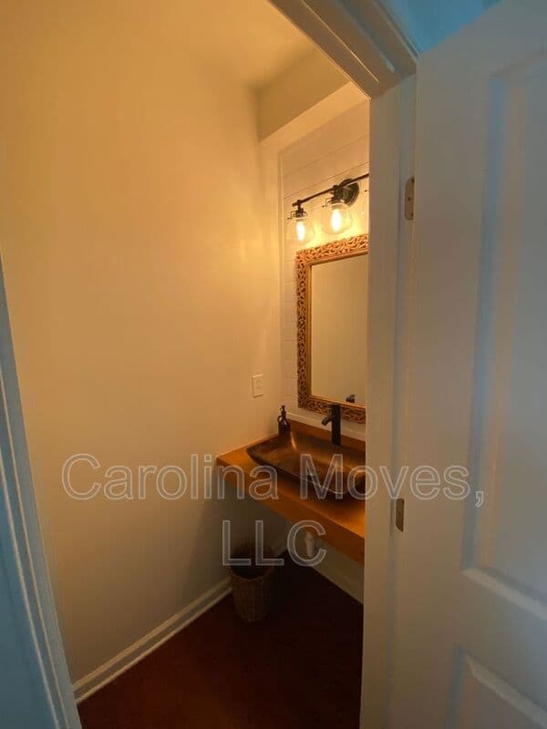 Greenville House: 204 Barbours Lane