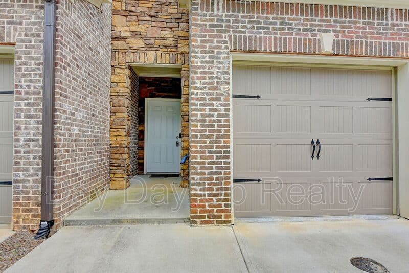 Suwanee House: 5605 Bright Cross Way