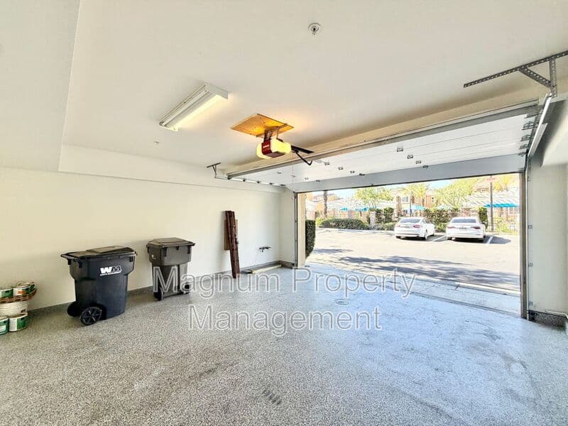 Murrieta House: 35792 Hazelhurst St