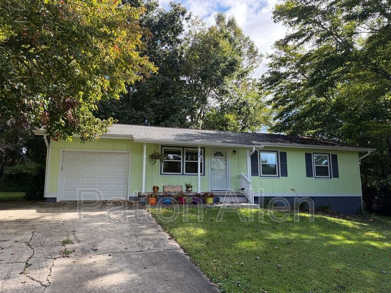 Fairview House: 14 Fox Run Pl