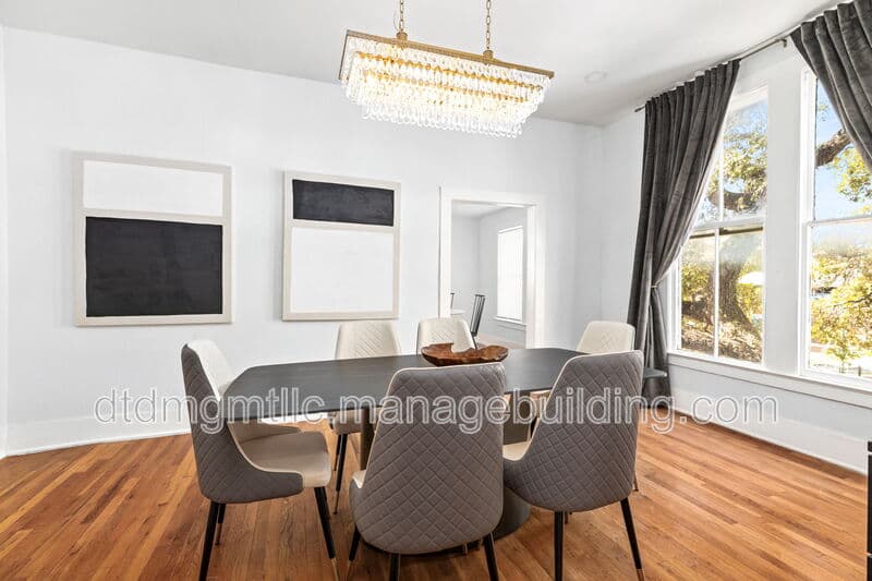 San Antonio Condo: 110 East Craig Place