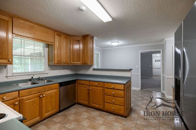 Athens House: 8671 Macon Hwy
