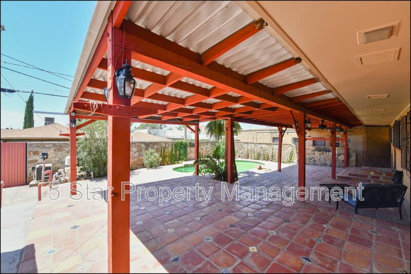 El Paso House: 3030 Aurora Avenue