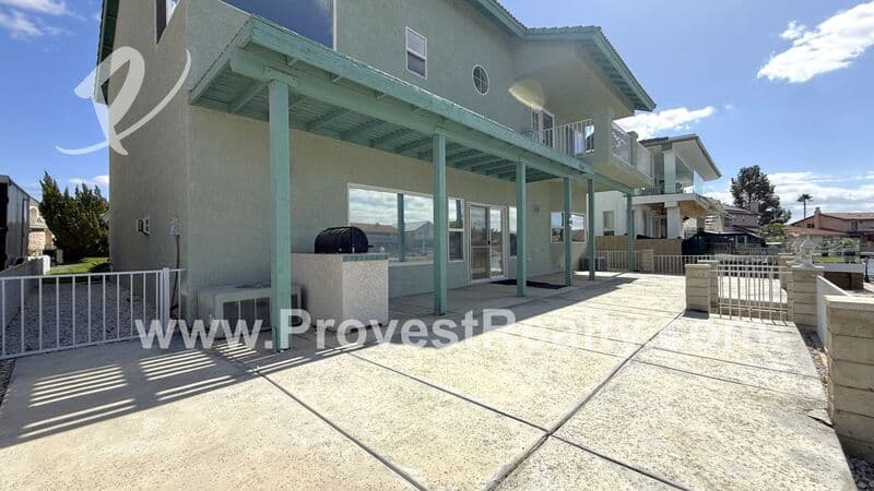Victorville House: 18064 Mariner Dr