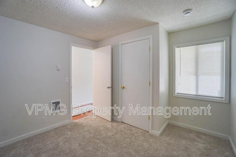 Vancouver Condo: 605 SE 121st Ave