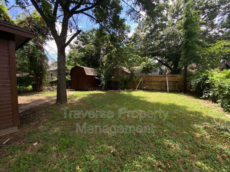 Fort Worth House: 3604 Baldwin Ave