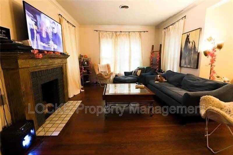 Fort Worth House: 3249 Wabash Avenue