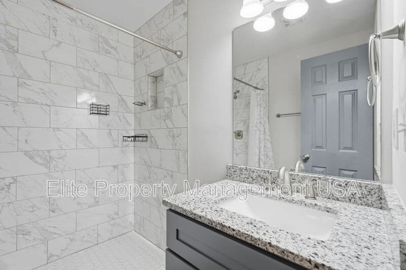 Decatur House: 1395 Dennis Drive