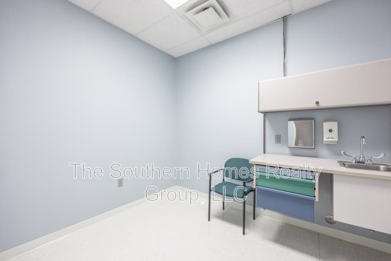 Etowah House: 305 Grady Road - 1