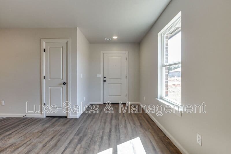 Edmond House: 400 Keiths Way