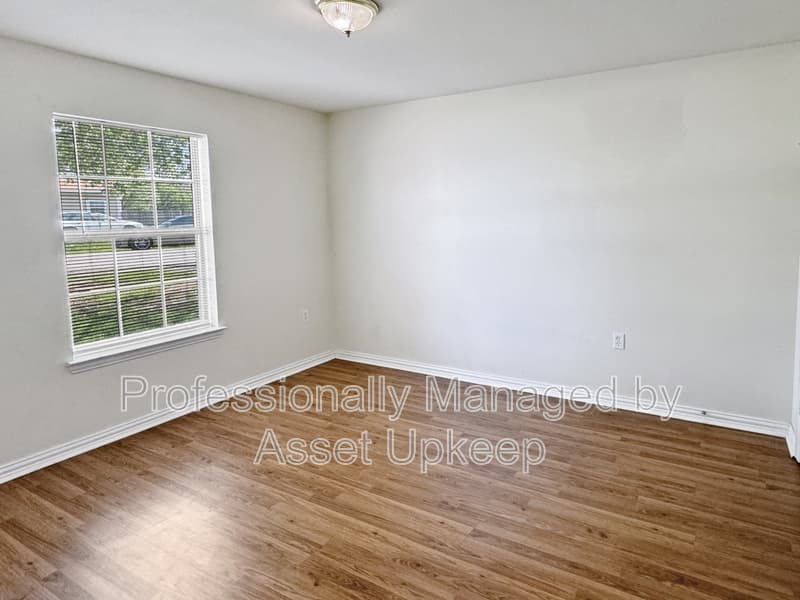 Dallas House: 5711 Arlington Park Drive