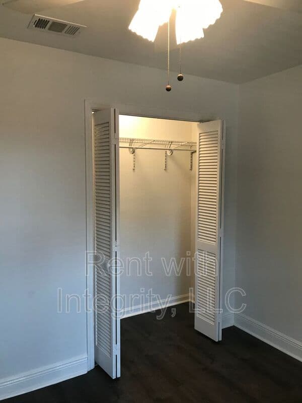 Tallahassee House: 156-D Locke St