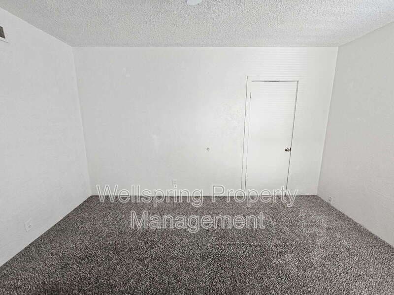 Ridgecrest Condo: 137 S Richmond B