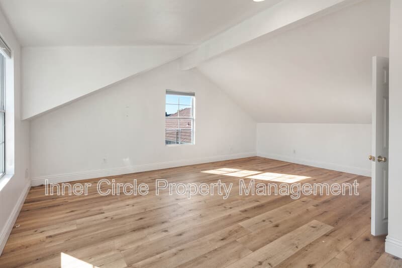 Brentwood House: 342 Chaucer Drive