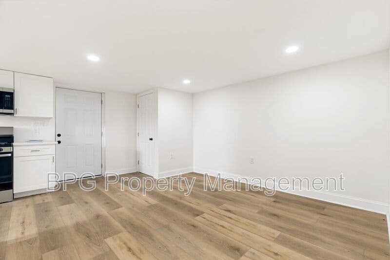Woodstock Condo: 204 N Muhlenberg St