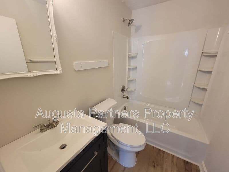 Augusta House: 3619 Abbey Road