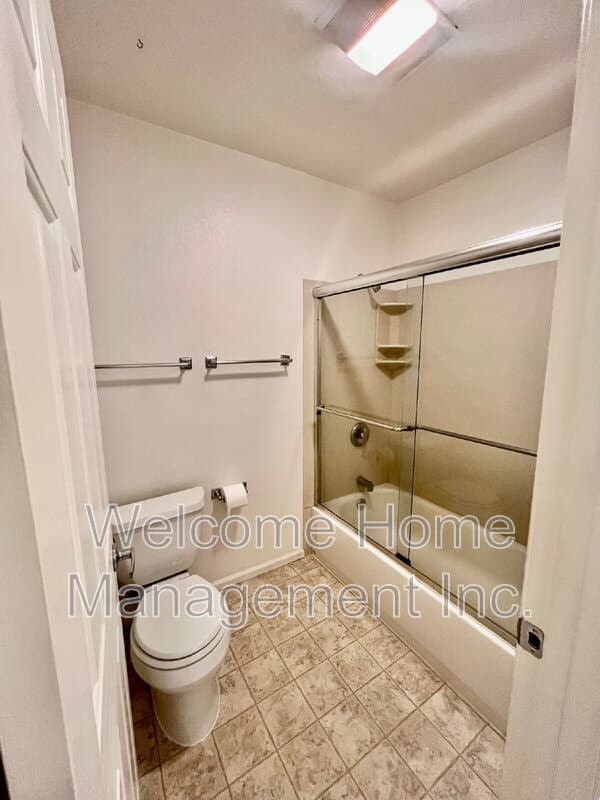 Walnut Creek House: 1240 Walker Ave