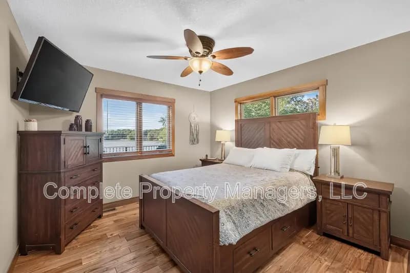 New Richland House: 23619 180th Street