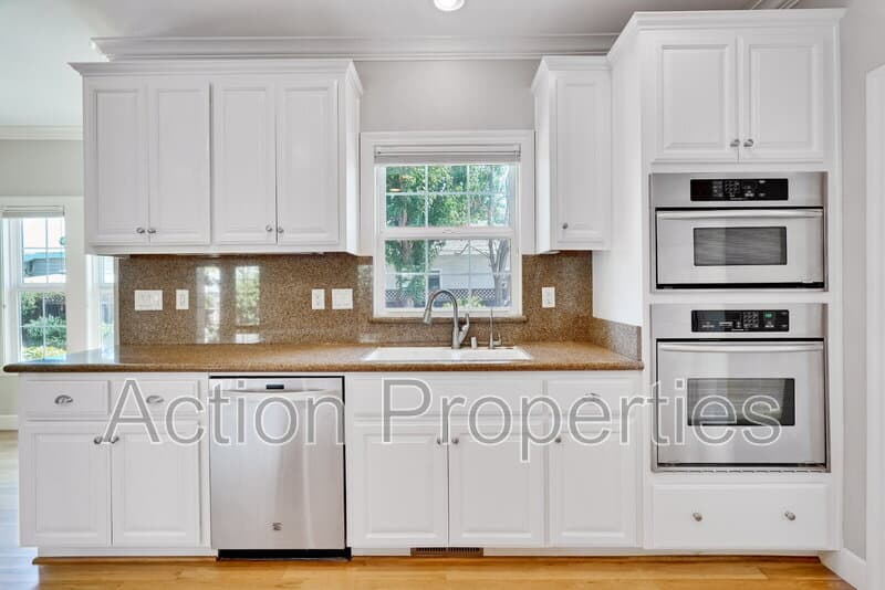 San Jose House: 1182 Curtiss Avenue