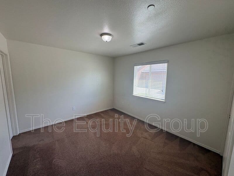 Tulare House: 2109 Bella Oaks Drive