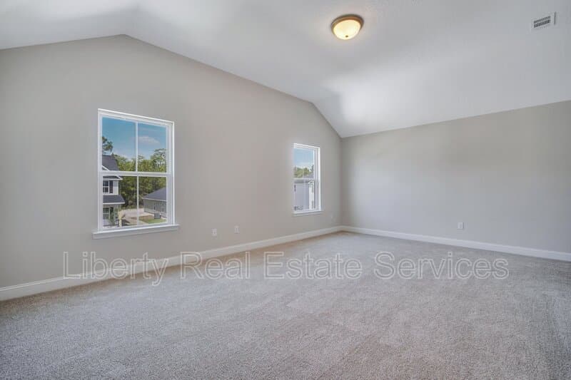 Hinesville House: 88 Fridley Ln