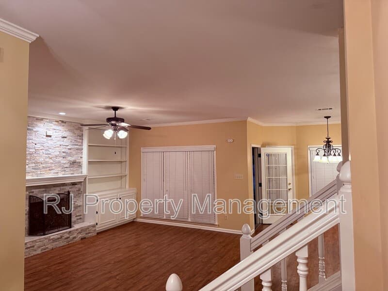 Cordova House: 8610 Dena Cv W