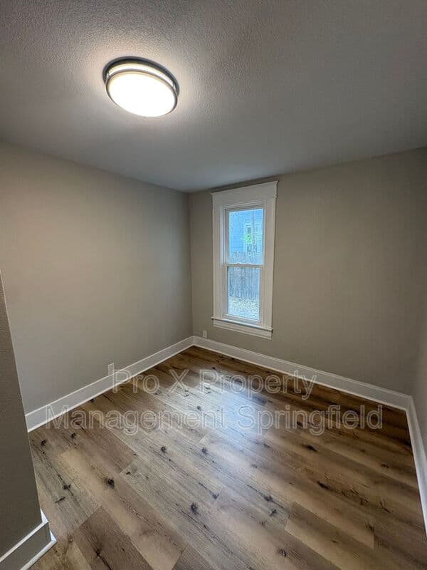 Springfield House: 2260 North Main
