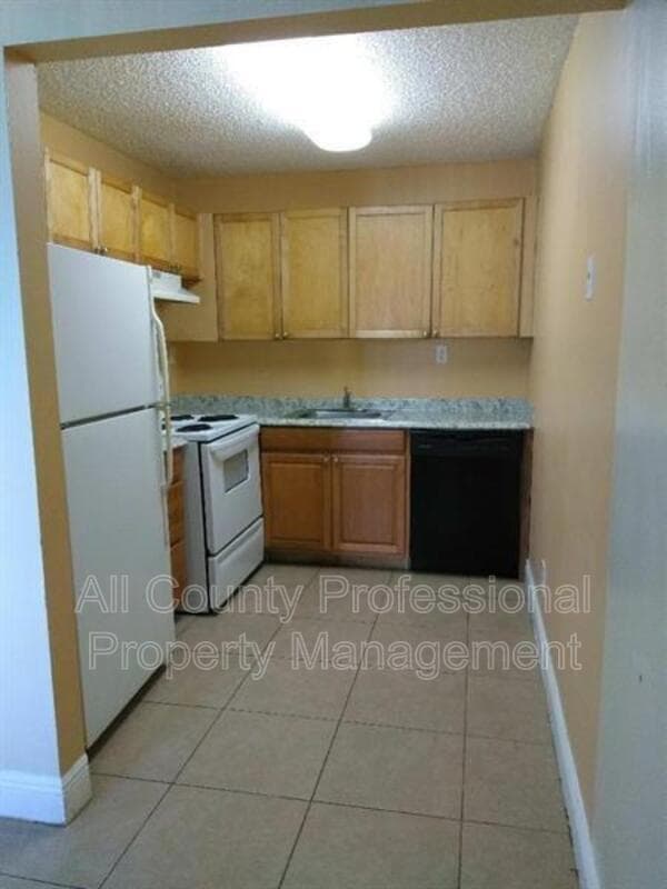 Boynton Beach Condo: 1205 Meadows Circle