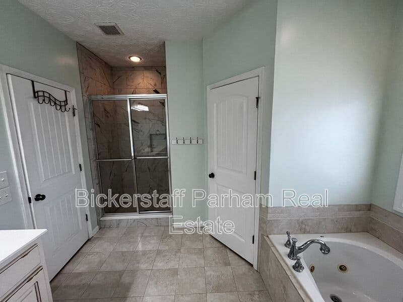 Columbus House: 7013 Imperial Way