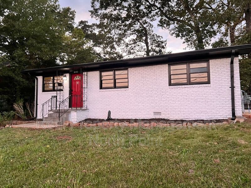 Atlanta House: 1645 Metropolitan Pkwy SW