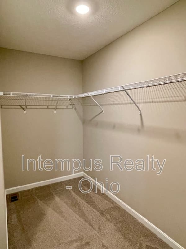 Sunbury House: 7311 Blackwell Dr