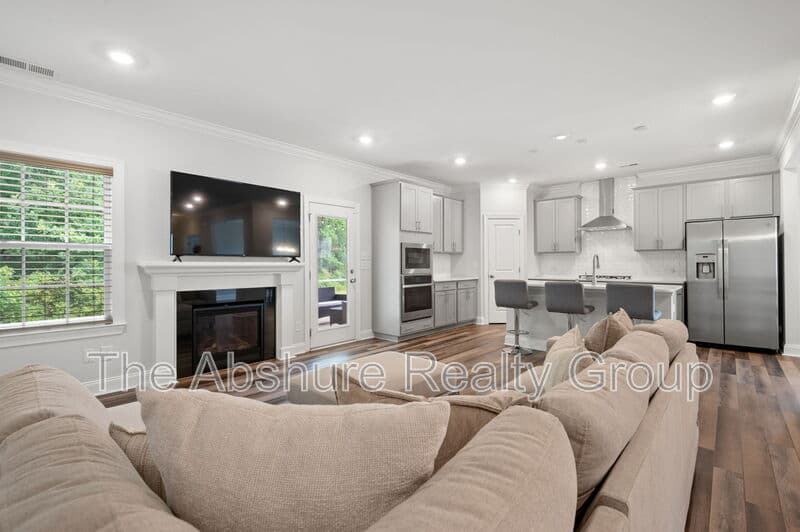Angier House: 121 Barnwell Loop