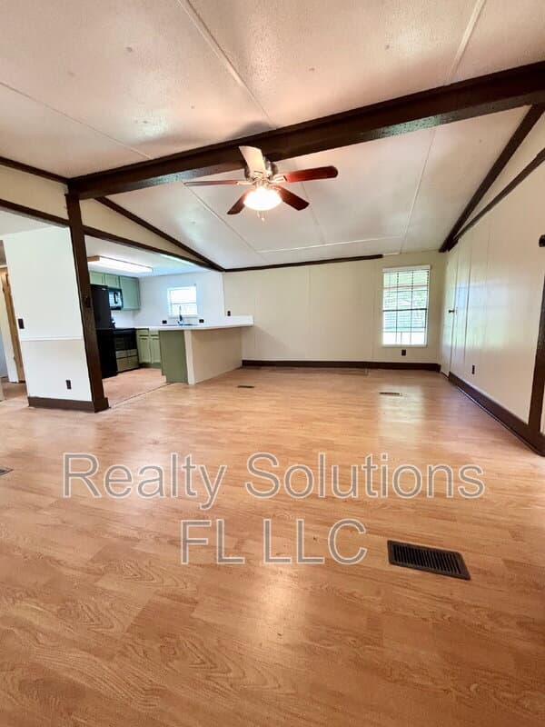 Clermont House: 15518 Lake Apopka Road