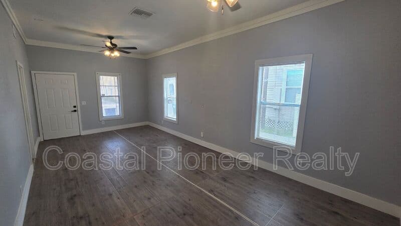Tampa House: 2010 N Howard Ave