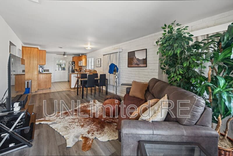 Bullhead City House: 1385 Church Dr