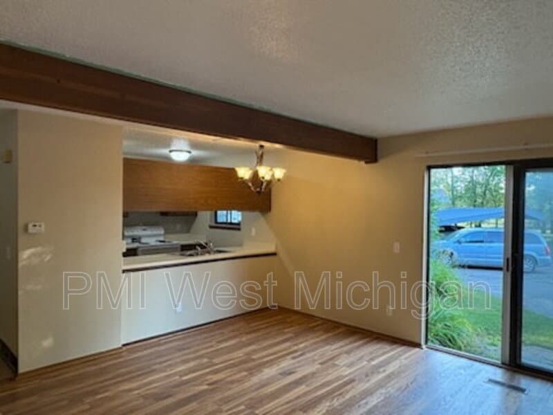 Mason Condo: 603 Peachtree Place