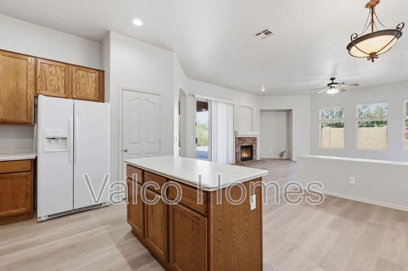 Gilbert House: 526 E Sheffield Ave
