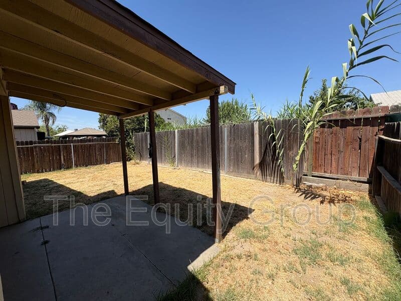 Visalia House: 244 East Prospect Avenue