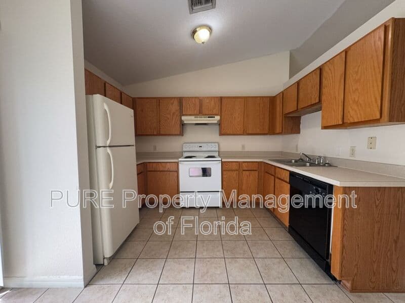 Ocala House: 7455 Midway Terrace