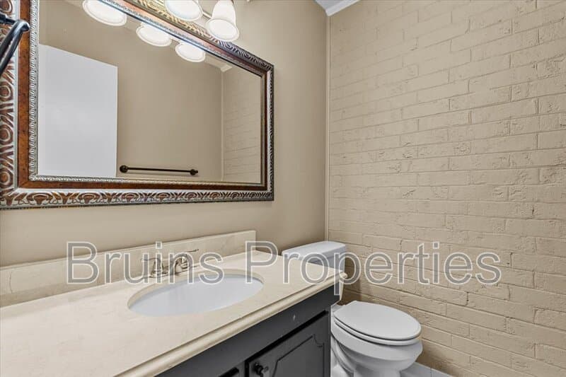 High Point House: 1825 Johnson Street