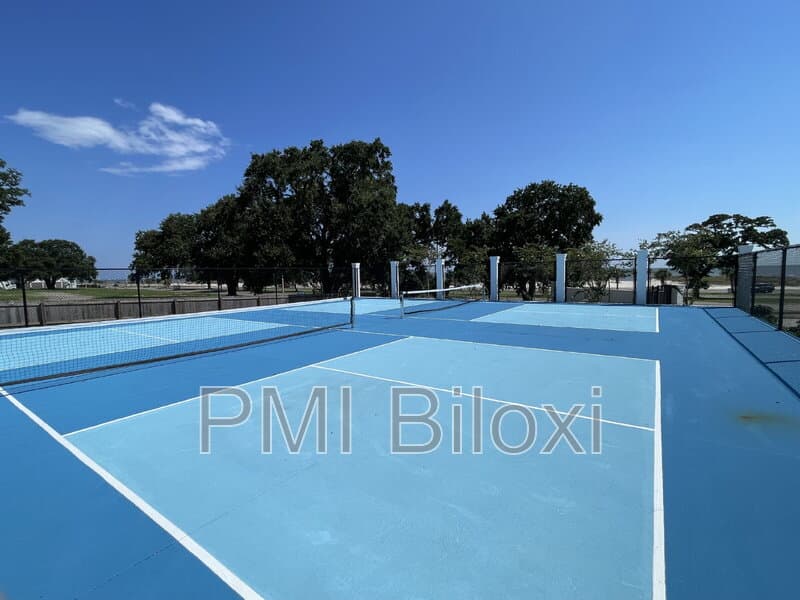 Biloxi House: 143 Coral Breeze Dr