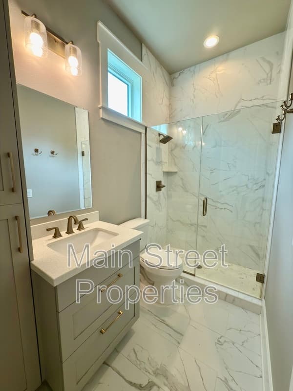 Pensacola House: 1205 East Scott Street