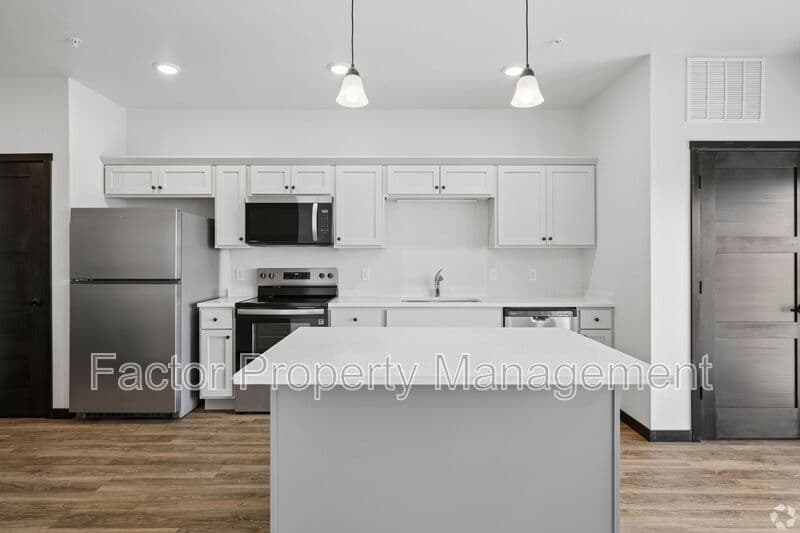 North Mankato Condo: 2090 Carlson Dr.
