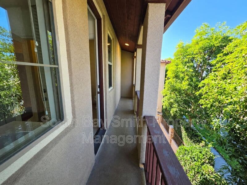 Redondo Beach Townhome: 84 Palos Verdes Blvd