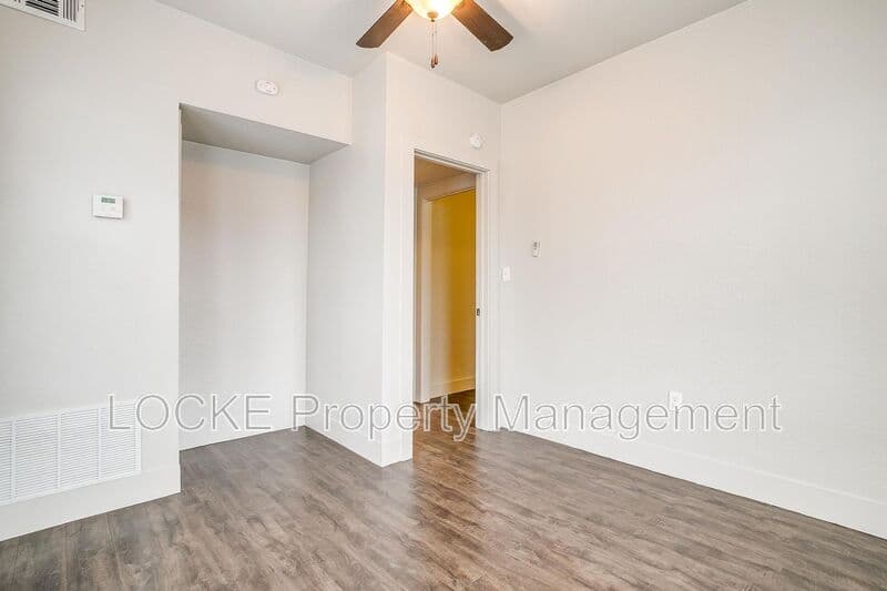 Fort Worth House: 1411 6th Avenue