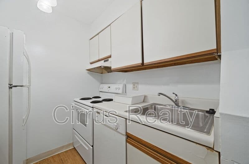 Hampton Condo: 124 Wells Ct